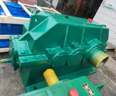 DFYK圓錐圓柱齒輪減速機(jī) DFYK圓錐圓柱齒輪減速機(jī)
